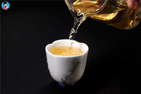 辟谣：喝茶钙流失是谎言！普洱茶确具缓解骨质疏松的功效