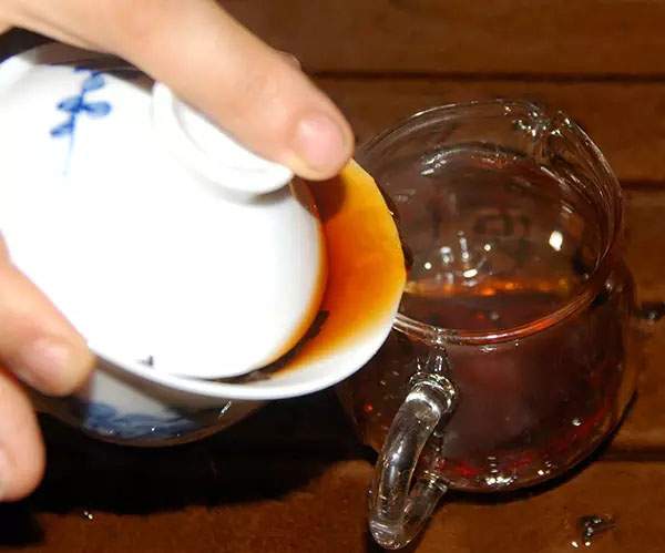 什么是留根闷泡法？普洱熟茶可以采用留根闷泡吗？