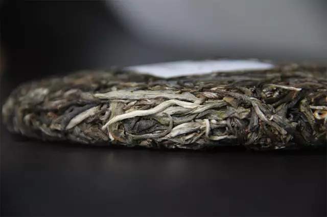 普洱茶界传闻的老曼峨相比现实中的老曼峨，竟然是这样的