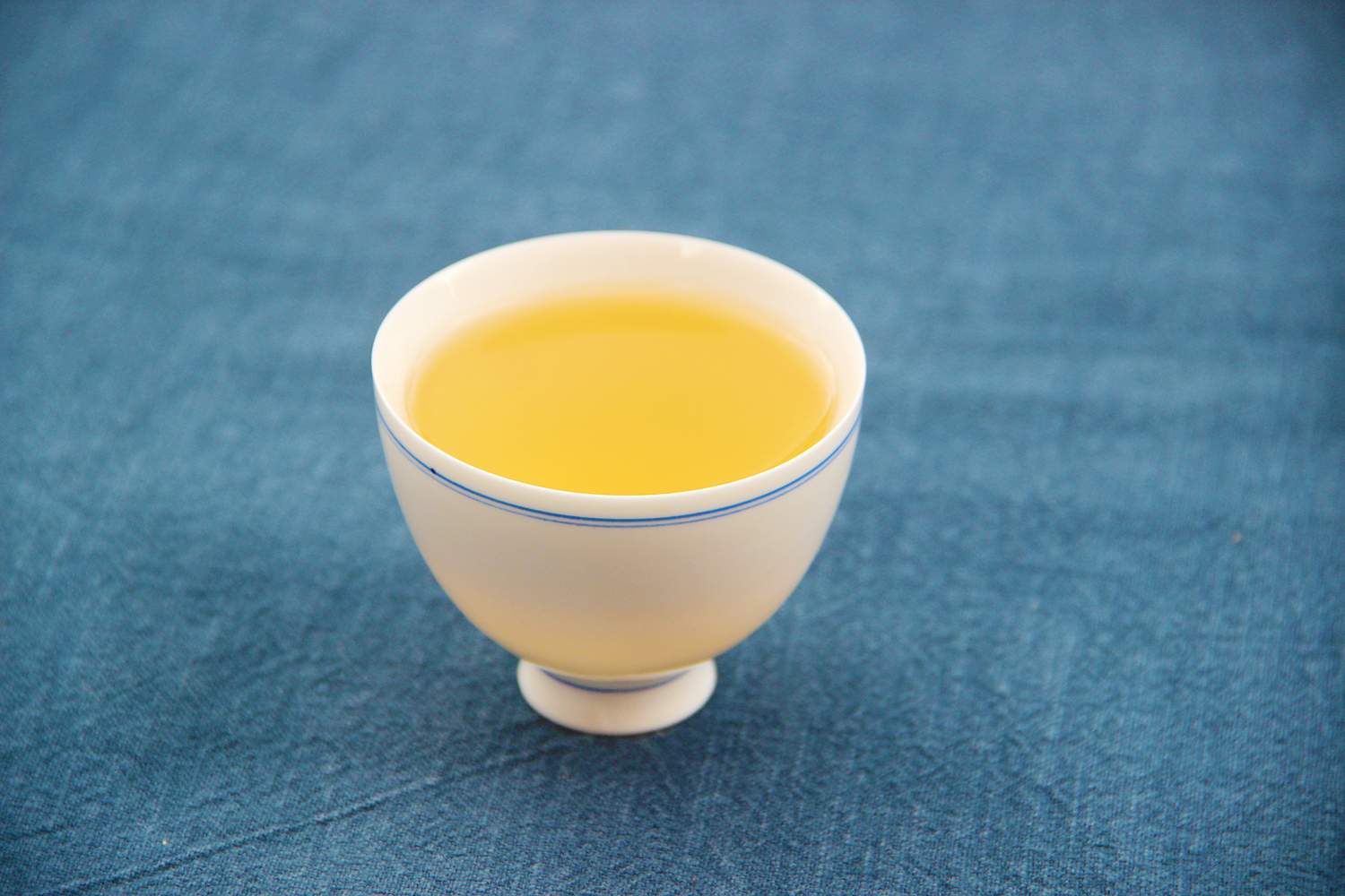 长期存放普洱茶，是生茶好还是熟茶好？