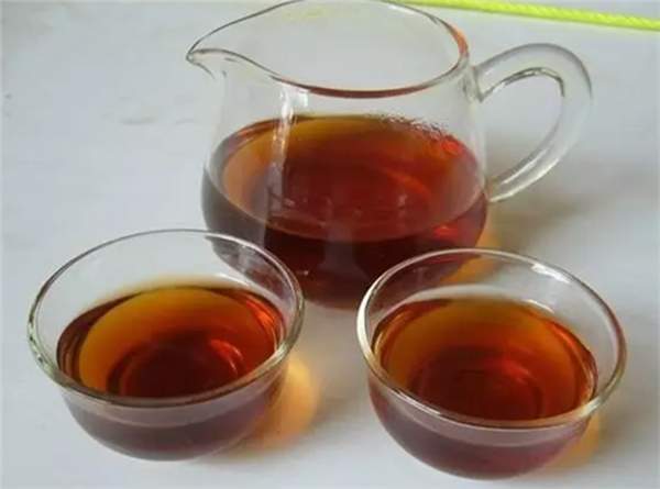 如何从汤色和透明度的变化看普洱茶的质量？