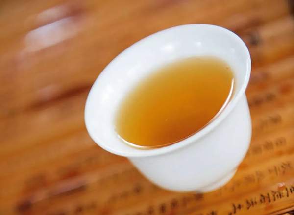 普洱茶生茶熟茶最常见的汤色有哪些？