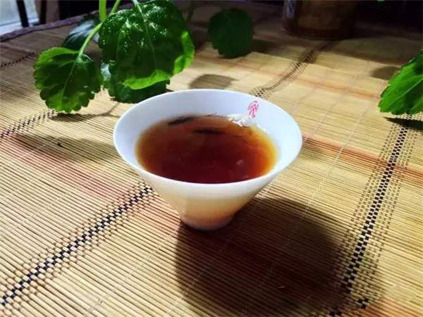 普洱熟茶汤色之“红浓明亮”，你真的理解吗？