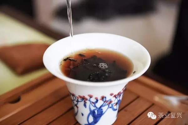 探讨｜普洱茶拼配，在外国中医师和中国茶青眼中有何不同