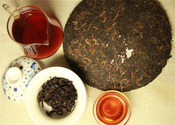 为什么烘青、炒青毛茶不能用来加工普洱茶？