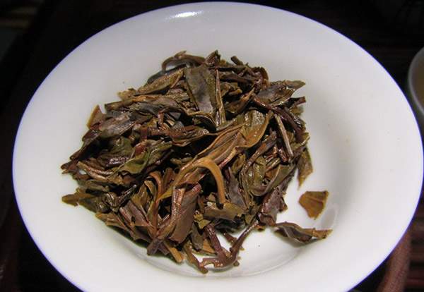 普洱茶生茶叶底为什么会出现红梗红叶？