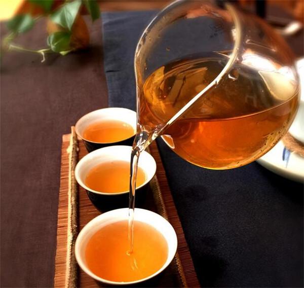 是什么原因让普洱茶受到广大茶友的喜爱？