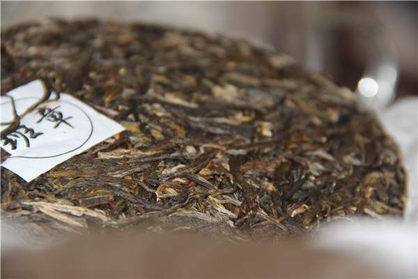 怎么区别普洱茶原料中的春茶、秋茶和夏茶？