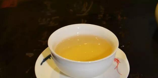 粗老原料制成的普洱茶为什么比较甜？