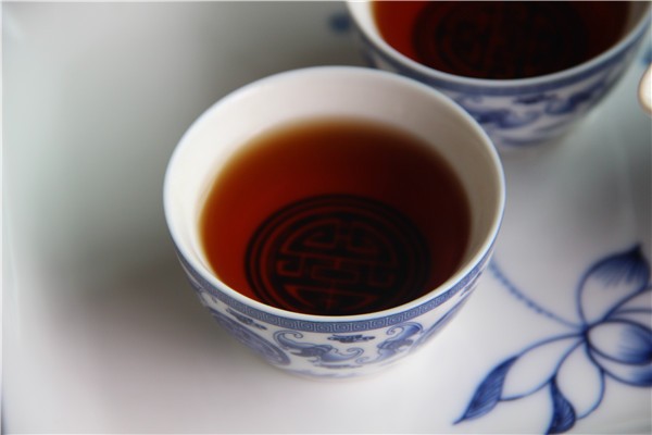 普洱茶茶汤颜色的辨别