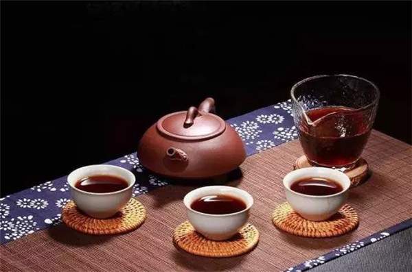 普洱生茶好还是熟茶好？普洱减肥生茶还是熟茶？