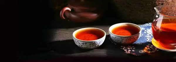 喝生茶还是喝熟茶好？哪些人适合喝普洱茶？