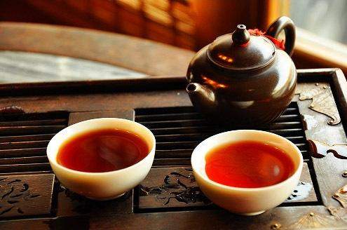 普洱茶一天喝多少合适？