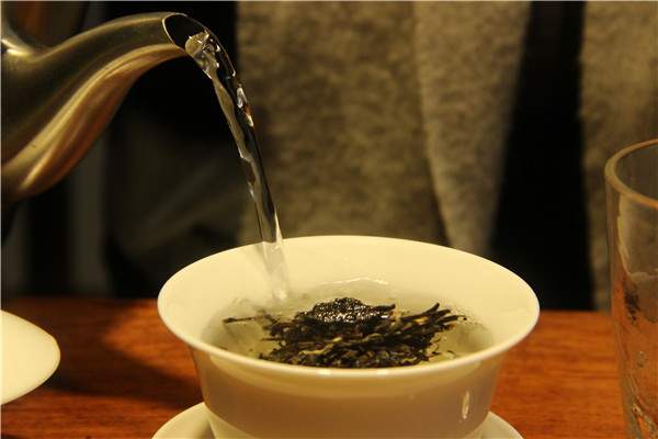 泡茶水温高低对普洱茶究竟有多重要？