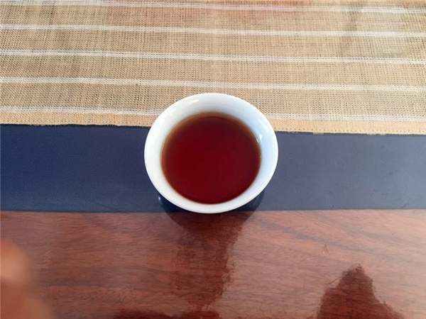 紫砂和紫陶冲泡普洱茶有什么不一样？