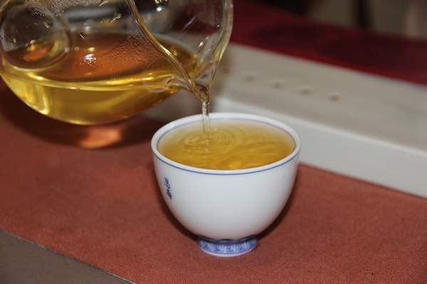 什么是普洱茶的留根闷泡法？