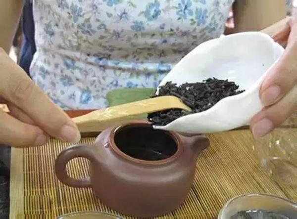 普洱茶用盖碗和紫砂壶冲泡哪种更适合？