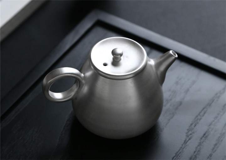 铜壶/铁壶/钢壶/陶壶…喝茶时该如何挑选一把煮水壶？