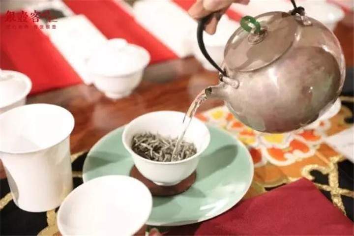 银壶客：茶与水，银壶与茶水之间的微妙关系