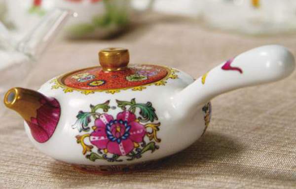 什么是珐琅彩瓷器茶具？