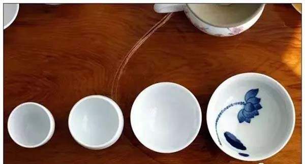 泡茶时茶杯大小有讲究？