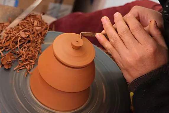 云南建水陶制作工艺流程：建水紫陶的工艺特点和特殊之处