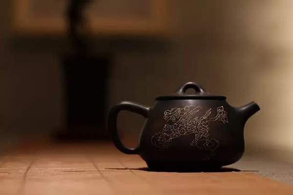 建水紫陶适合泡什么茶？以普洱生茶、熟茶、老茶为例