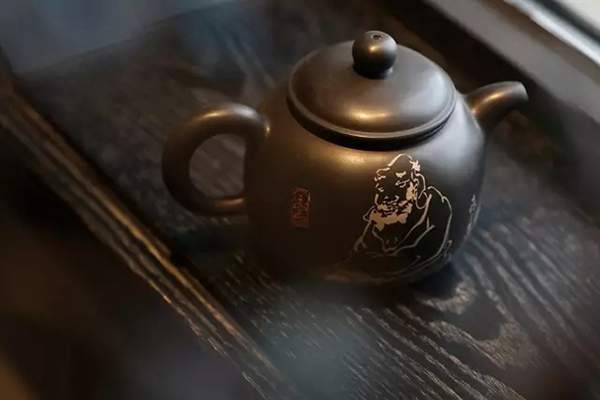 建水紫陶适合泡什么茶？以普洱生茶、熟茶、老茶为例