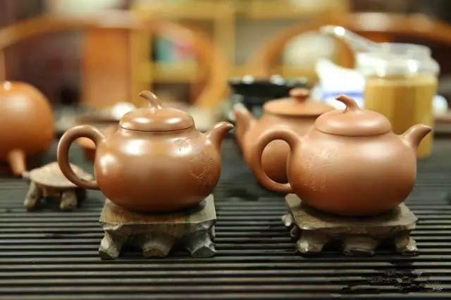 化工壶泡茶与真正的紫砂壶，究竟有什么区别？