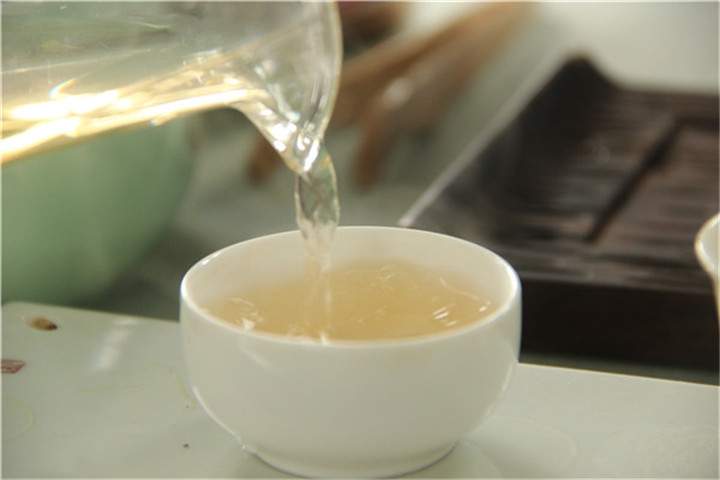 百合花茶有怎样的功效？