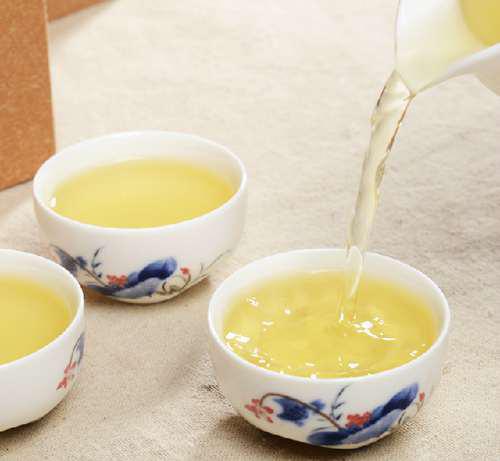 广州鸡汤泉泡沏出来的茶有特别清香鲜美的味道