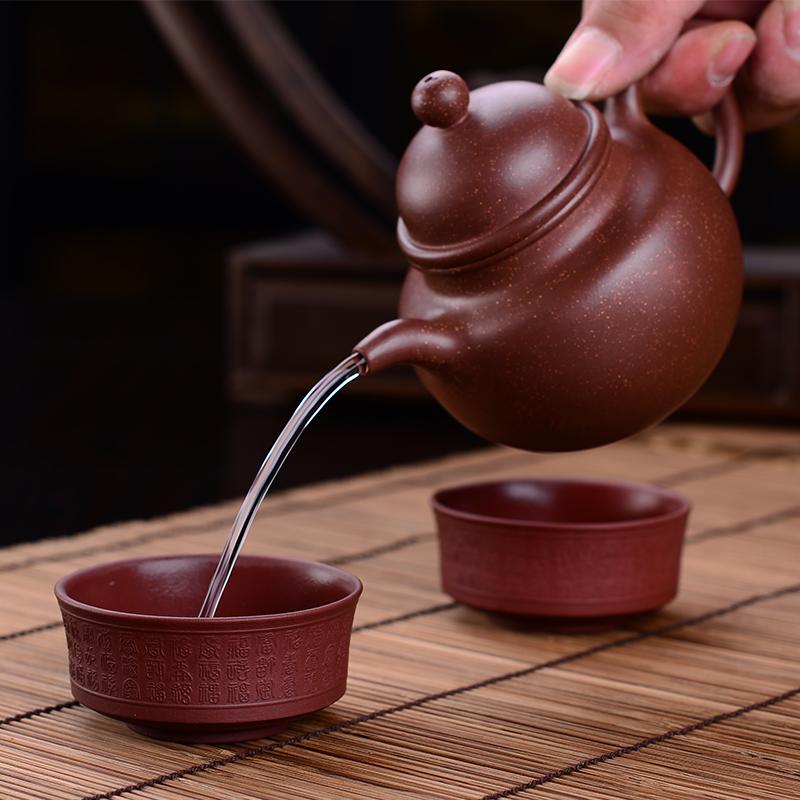 宜兴紫砂壶泡茶之佳，在于能尽得茶之色香味