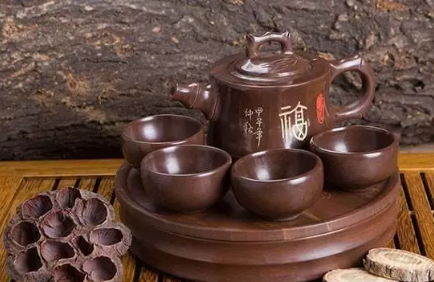 用木鱼石茶具泡茶的优点怎样鉴别木鱼石茶具的质量优劣？