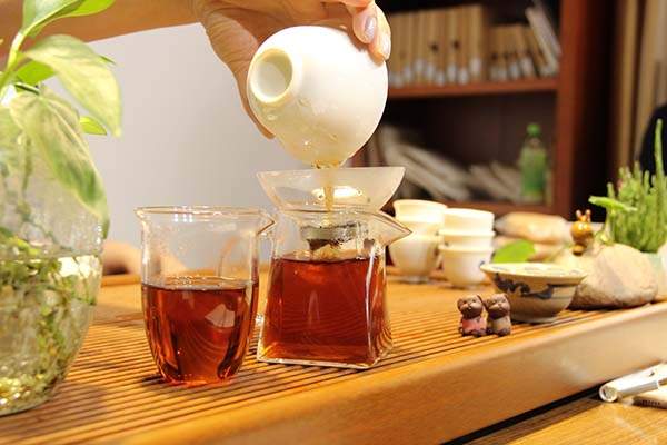 当古树熟茶与传统熟茶相遇，较真起来孰优孰劣？