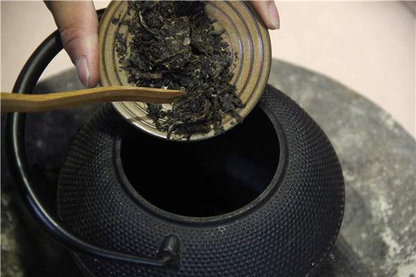 云南炭火煮茶：为什么秋冬季更适合煮茶？
