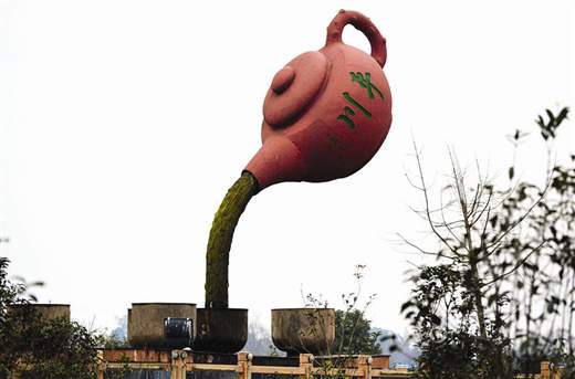茶人微语录|重庆悬空茶壶雕塑，绿色水柱遭吐槽