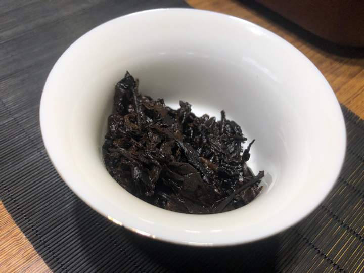 2015云南福元昌记柔和纯料古树熟茶：茶味浓香高甜，堪称茶界里的“奶油小生”