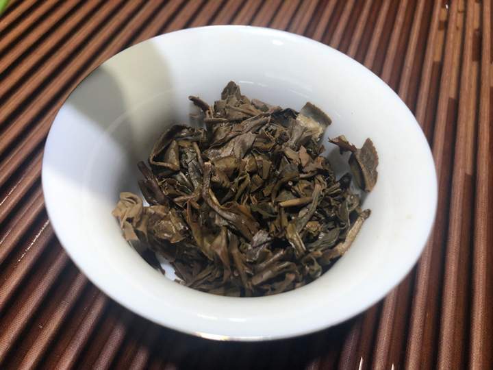 2007中茶8801普洱生茶：烟香浓郁独特，茶汤甘甜醇厚