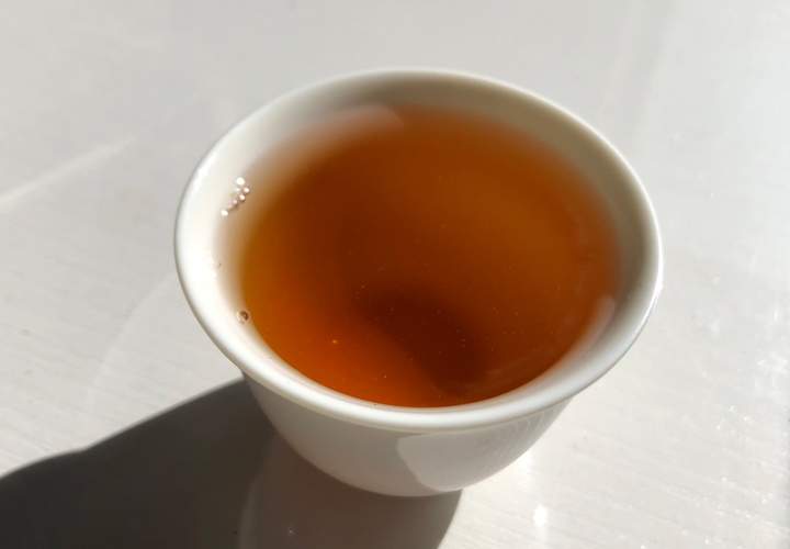 2006年中茶8881布朗极品普洱生茶：“五味杂陈”，最难忘是参香味