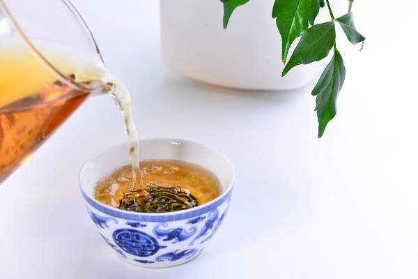 2007国艳高山乔木七子饼普洱生茶：茶汤清甜，柔和细腻