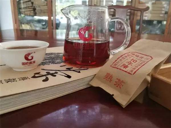 2017勐海国艳茶厂“10年陈”礼之佳品