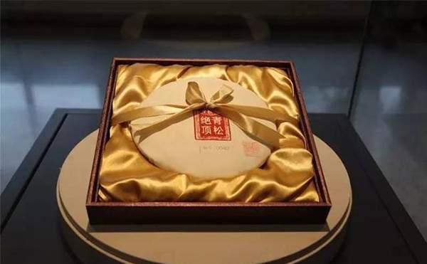2017年中茶青松号“青松绝顶”普洱生茶666g/盒