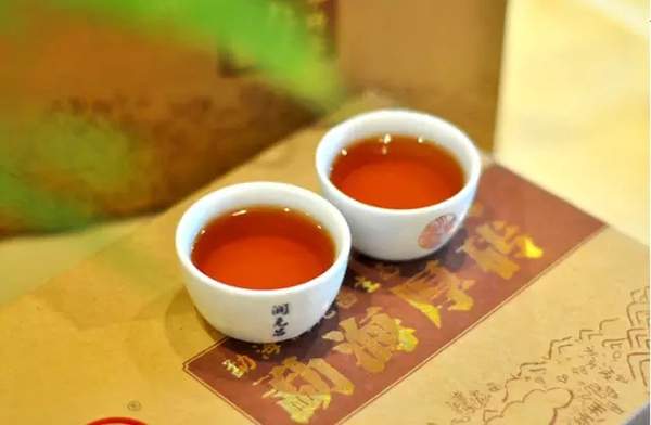 2015年润元昌普洱熟茶“勐海厚砖”上市