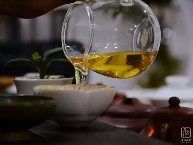 2015年斗记茶业经典系列红金斗上市