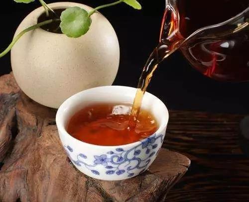 普洱茶具有消食解油腻功效的原因