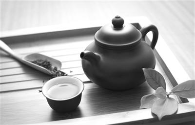 品茶茶香四溢茶入水水含香养身更养心
