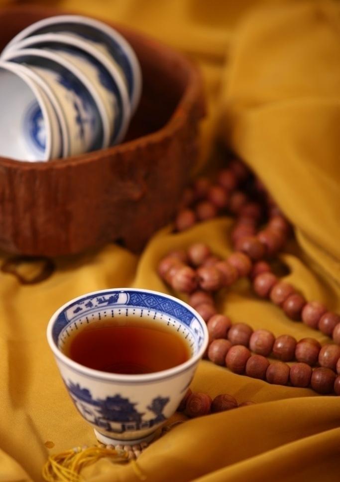 “茶道”是一种以茶为媒的生活礼仪和修身养性的方式