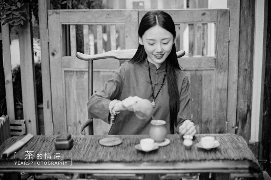 中国的茶道基本精神是：“清、敬、怡、真”