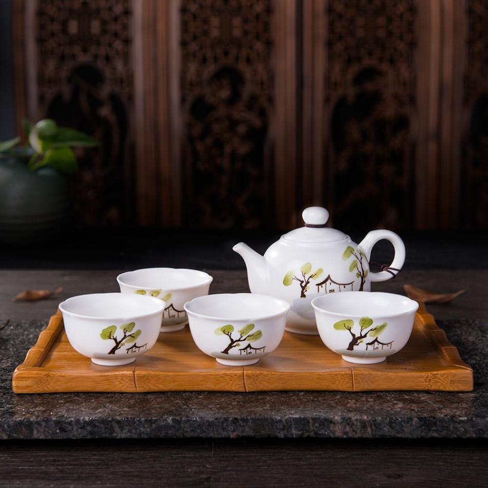 白瓷茶具是饮茶器皿中的珍品之一