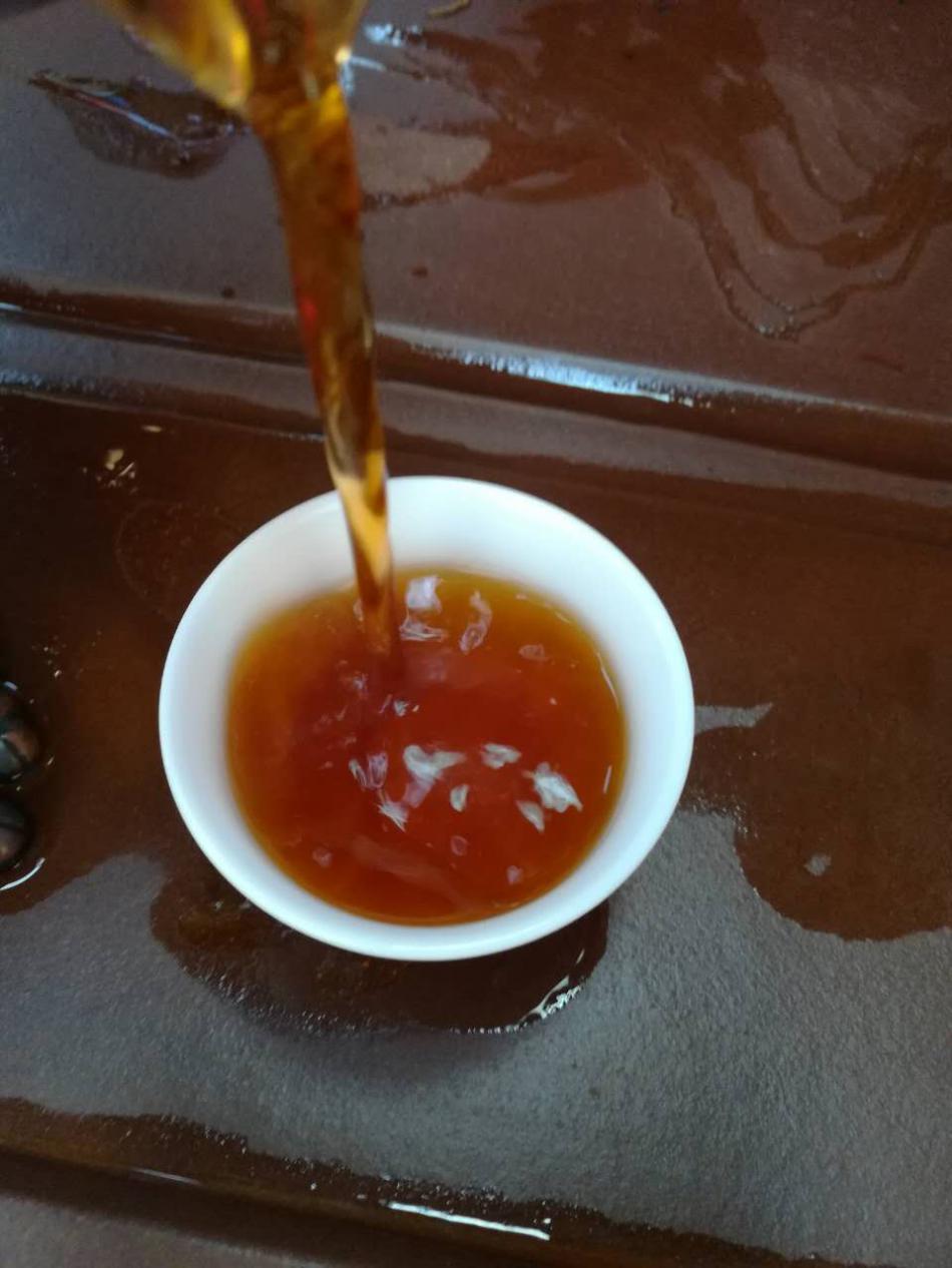 泡茶的水温70℃-80℃之间为宜